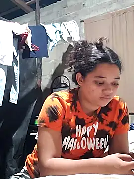 Snapshot of Violethroos chatting on 11, 10, 2025 Violethroos online show from 11, 10, 2025