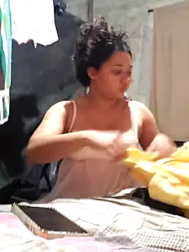 Snapshot of Violethroos chatting on 20, 10, 2025 Violethroos online show from 20, 10, 2025