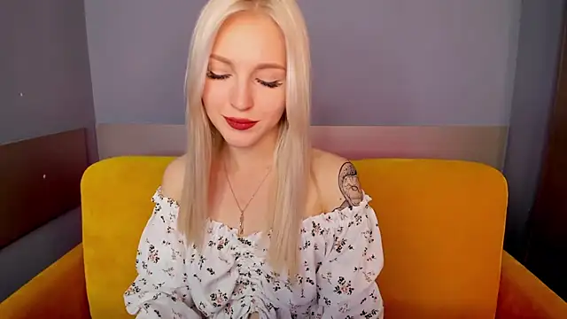 Snapshot of LisaFoxyMe chatting on 29, 10, 2025 LisaFoxyMe online show from 29, 10, 2025