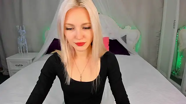 Snapshot of LisaFoxyMe chatting on 9, 11, 2025 LisaFoxyMe online show from 9, 11, 2025