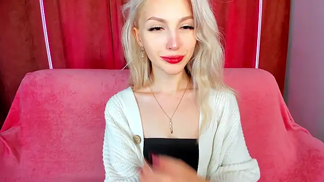 Snapshot of LisaFoxyMe chatting on 1, 12, 2025 LisaFoxyMe online show from 1, 12, 2025