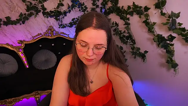 Snapshot of SophieDreamss chatting on 18, 10, 2025 SophieDreamss online show from 18, 10, 2025