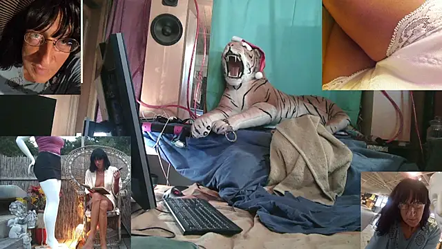 Snapshot of SissiDomination chatting on 24, 11, 2025 SissiDomination online show from 24, 11, 2025