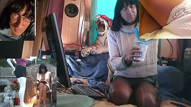 Snapshot of SissiDomination chatting on 2, 12, 2025 SissiDomination online show from 2, 12, 2025