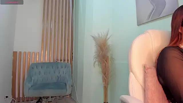 Snapshot of MacarenaRosse chatting on 11, 10, 2025 MacarenaRosse online show from 11, 10, 2025
