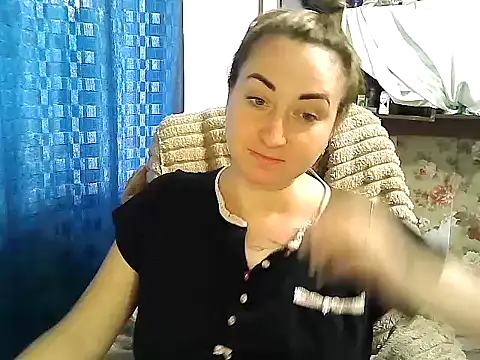 Snapshot of FlySunny4 chatting on 18, 9, 2025 FlySunny4 online show from 18, 9, 2025