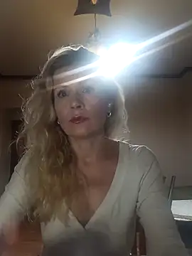 Snapshot of Julia_Giulia chatting on 4, 10, 2025 Julia Giulia online show from 4, 10, 2025