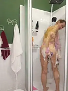 Snapshot of Julia_Giulia chatting on 16, 12, 2025 Julia Giulia online show from 16, 12, 2025