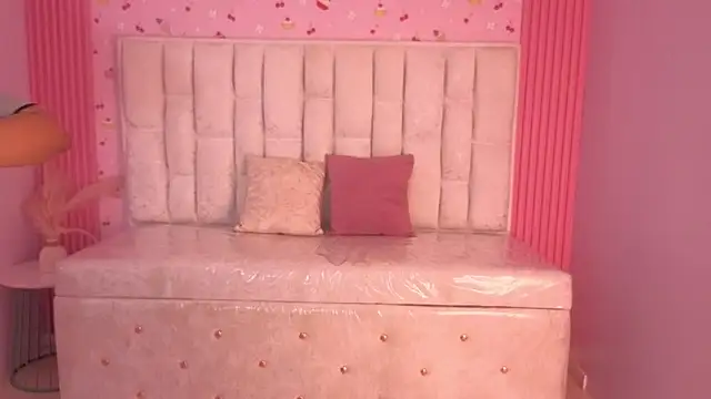 ambar fox s online show from 8, 4, 2026