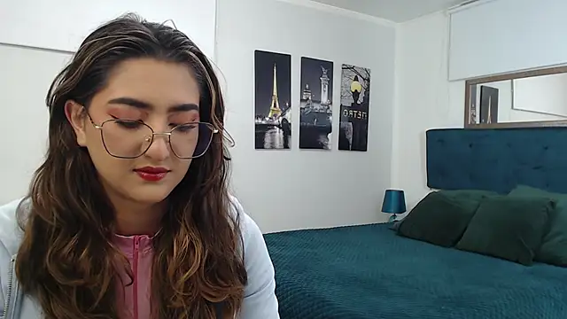 Snapshot of madame_lottie chatting on 27, 10, 2025 madame lottie online show from 27, 10, 2025