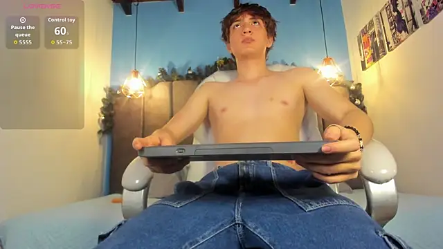 Snapshot of Oscar_and_dani chatting on 28, 11, 2025 Oscar and dani online show from 28, 11, 2025