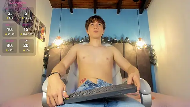 Snapshot of Oscar_and_dani chatting on 30, 11, 2025 Oscar and dani online show from 30, 11, 2025