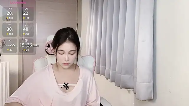 Snapshot of Xiao--Lin chatting on 16, 9, 2025 Xiao--Lin online show from 16, 9, 2025