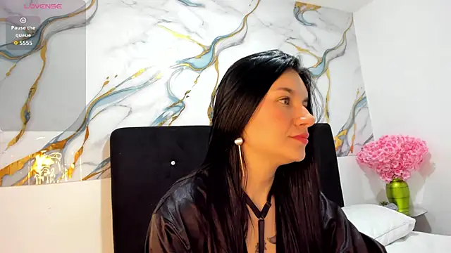 RoxanaBorns  online show from 1, 6, 2026