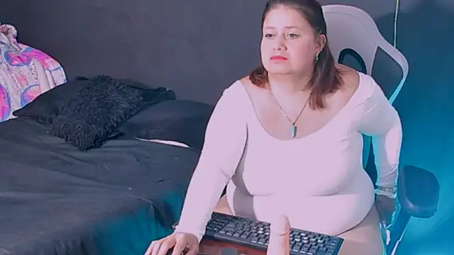 Snapshot of Lizz_Milf chatting on 16, 9, 2025 Lizz Milf online show from 16, 9, 2025