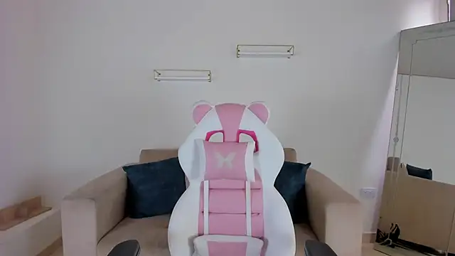 april smiith online show from 11, 9, 2025