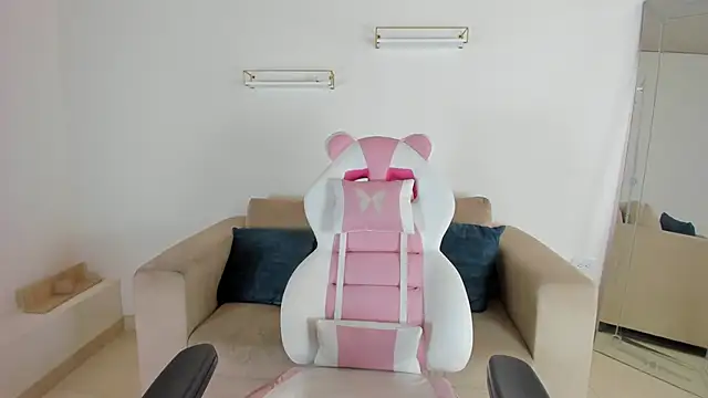 april smiith online show from 3, 10, 2025