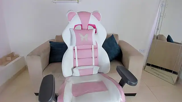 april smiith online show from 18, 10, 2025