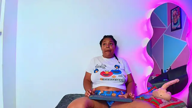 Snapshot of naomi_campbel_ chatting on 11, 9, 2025 naomi campbel online show from 11, 9, 2025