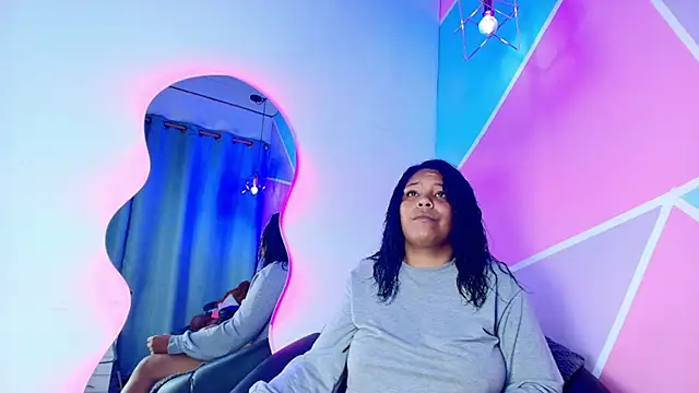 Snapshot of naomi_campbel_ chatting on 5, 11, 2025 naomi campbel online show from 5, 11, 2025