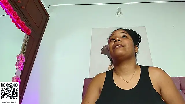 Snapshot of naomi_campbel_ chatting on 6, 11, 2025 naomi campbel online show from 6, 11, 2025