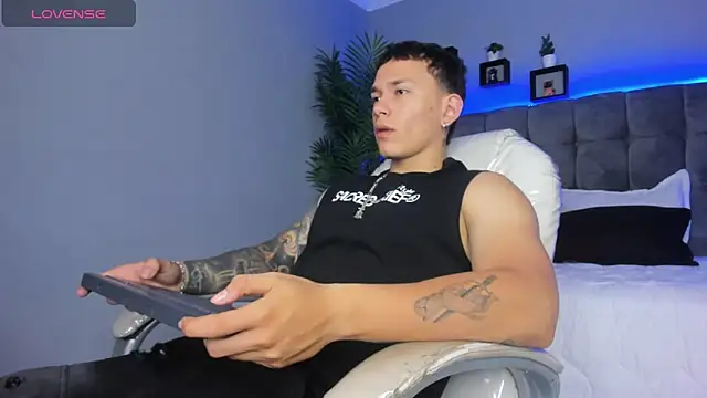 Thomas moon online show from 4, 4, 2026