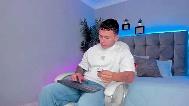 Snapshot of Thomas_moon chatting on 19, 6, 2026 Thomas moon online show from 19, 6, 2026