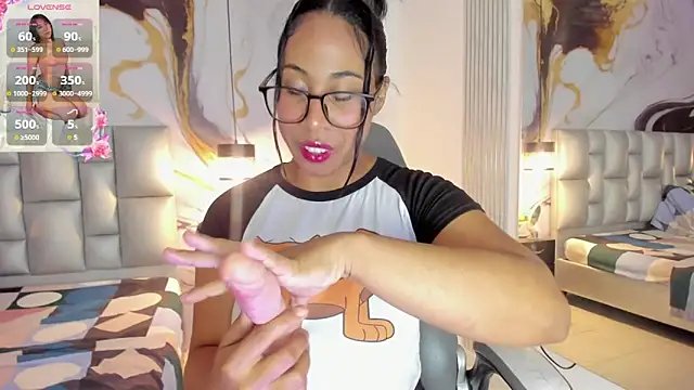 Elowen Clark online show from 23, 9, 2025