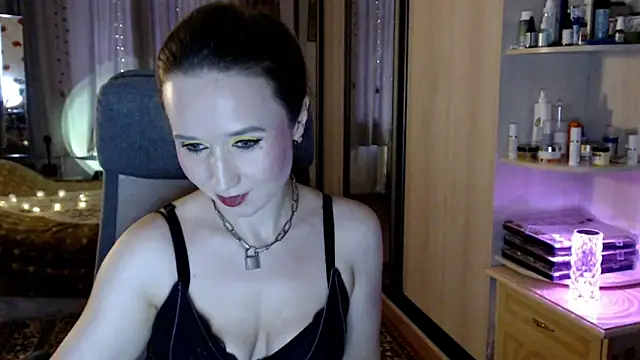 ClassyInna online show from 4, 12, 2025