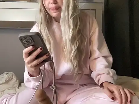 Snapshot of Wodkarella chatting on 9, 10, 2025 Wodkarella online show from 9, 10, 2025