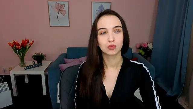 Snapshot of EllaSteele chatting on 19, 10, 2025 EllaSteele online show from 19, 10, 2025