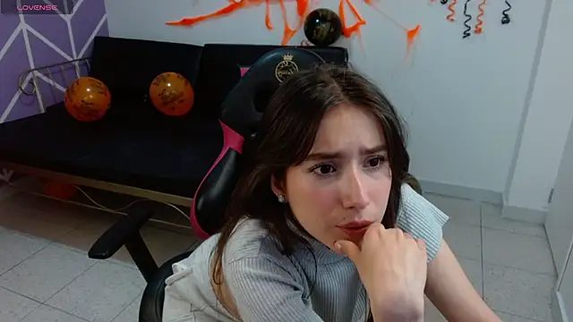 Adhara Kitten online show from 27, 10, 2025