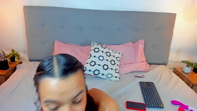 Snapshot of Luna_Claire chatting on 12, 10, 2025 Luna Claire online show from 12, 10, 2025