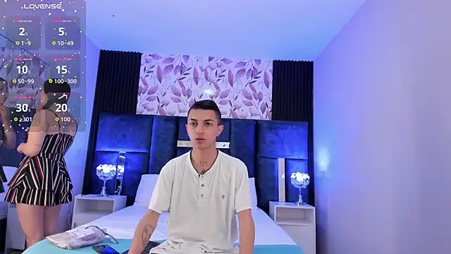 Snapshot of NickandAbby_ chatting on 17, 9, 2025 NickandAbby online show from 17, 9, 2025