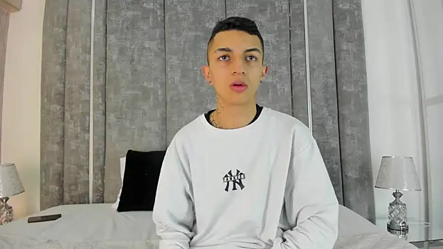 Snapshot of NickandAbby_ chatting on 10, 10, 2025 NickandAbby online show from 10, 10, 2025