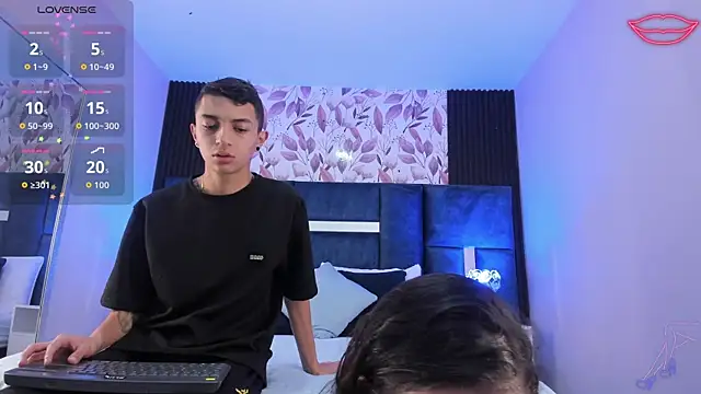 Snapshot of NickandAbby_ chatting on 21, 10, 2025 NickandAbby online show from 21, 10, 2025