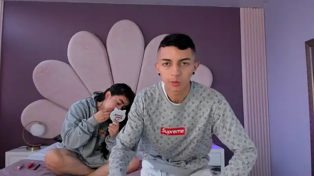 Snapshot of NickandAbby_ chatting on 24, 10, 2025 NickandAbby online show from 24, 10, 2025