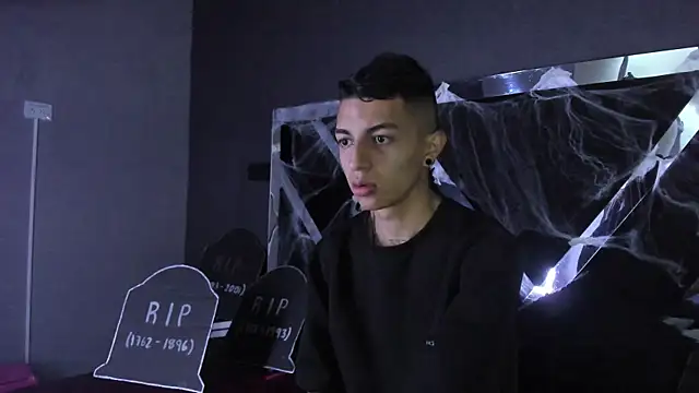 Snapshot of NickandAbby_ chatting on 25, 10, 2025 NickandAbby online show from 25, 10, 2025