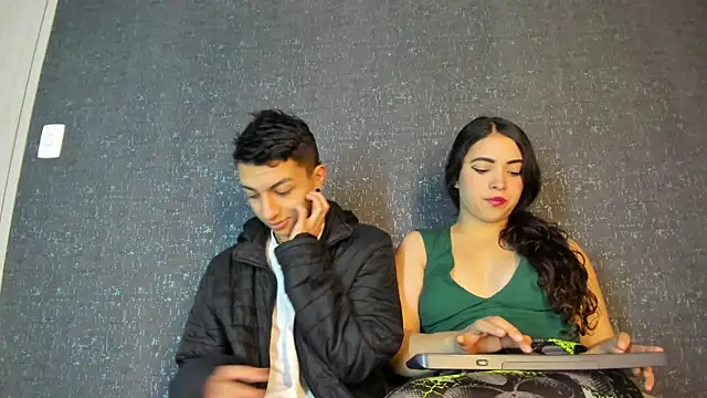 Snapshot of NickandAbby_ chatting on 18, 11, 2025 NickandAbby online show from 18, 11, 2025