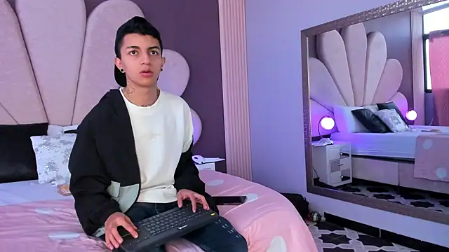 Snapshot of NickandAbby_ chatting on 25, 11, 2025 NickandAbby online show from 25, 11, 2025