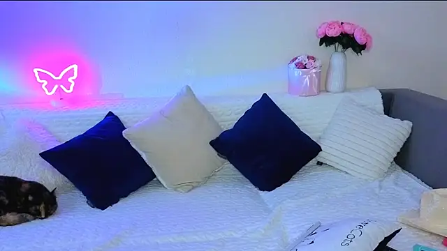 Bella Hillss online show from 11, 10, 2025