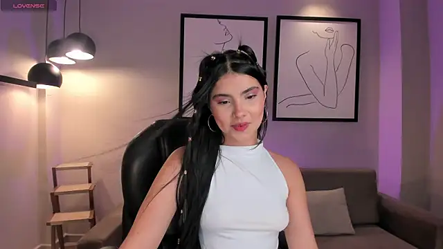 Snapshot of MiaLaurence chatting on 2, 10, 2025 MiaLaurence online show from 2, 10, 2025