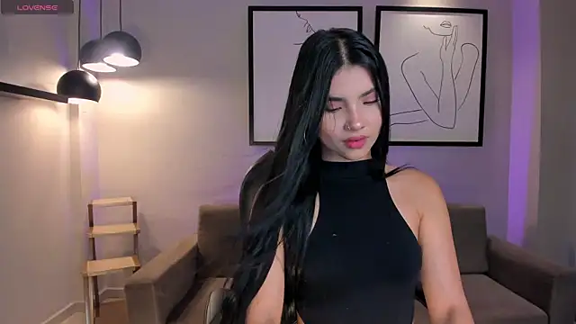 Snapshot of MiaLaurence chatting on 4, 10, 2025 MiaLaurence online show from 4, 10, 2025