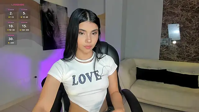 Snapshot of MiaLaurence chatting on 27, 11, 2025 MiaLaurence online show from 27, 11, 2025