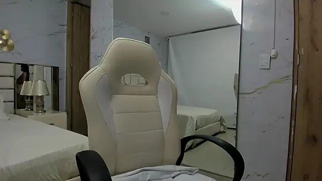 Snapshot of BabyAngel18_ chatting on 28, 10, 2025 BabyAngel18 online show from 28, 10, 2025