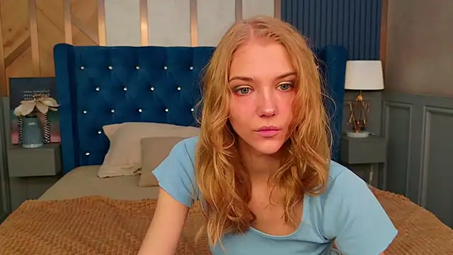 4example Chloe online show from 8, 4, 2026