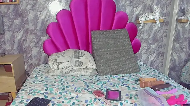 TANISHA HILL online show from 23, 9, 2025