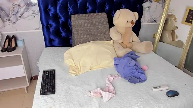 TANISHA HILL online show from 27, 11, 2025