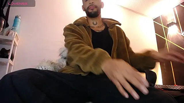 Snapshot of LickMyInk chatting on 21, 12, 2025 LickMyInk online show from 21, 12, 2025