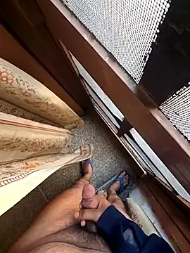 Snapshot of desir3dlund chatting on 14, 12, 2025 desir3dlund online show from 14, 12, 2025